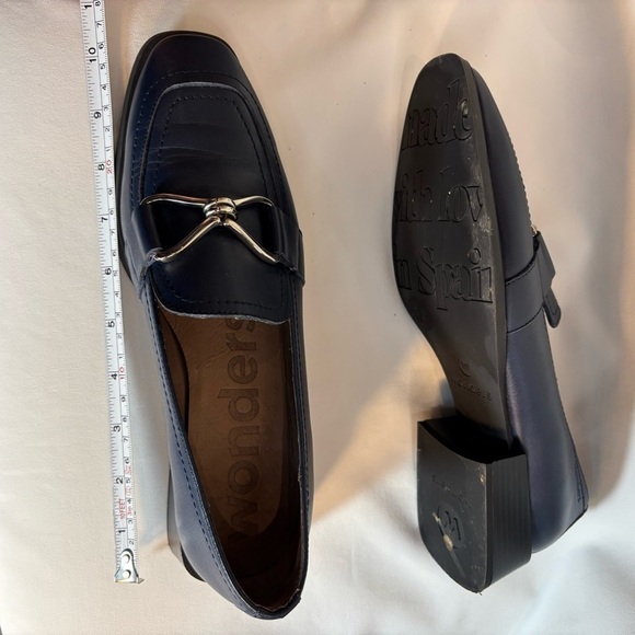 WONDERS Sz 38 Navy Blue Leather Classic Loafers Silver Toned Link Square Toe - Picture 10 of 11